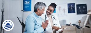 Persona revisando opciones para cambiar su plan de salud Obamacare.